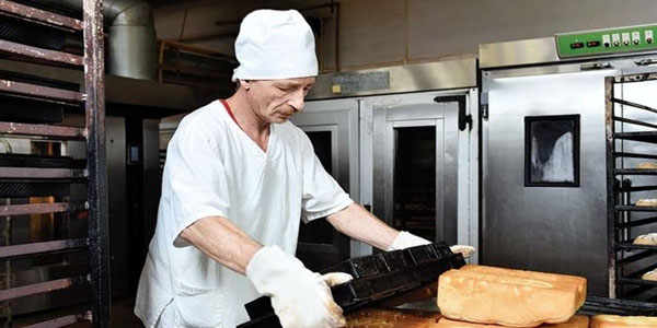 Работник производства хлебобулочных изделий1 Работник на производстве хлебобулочных изделий в Польше